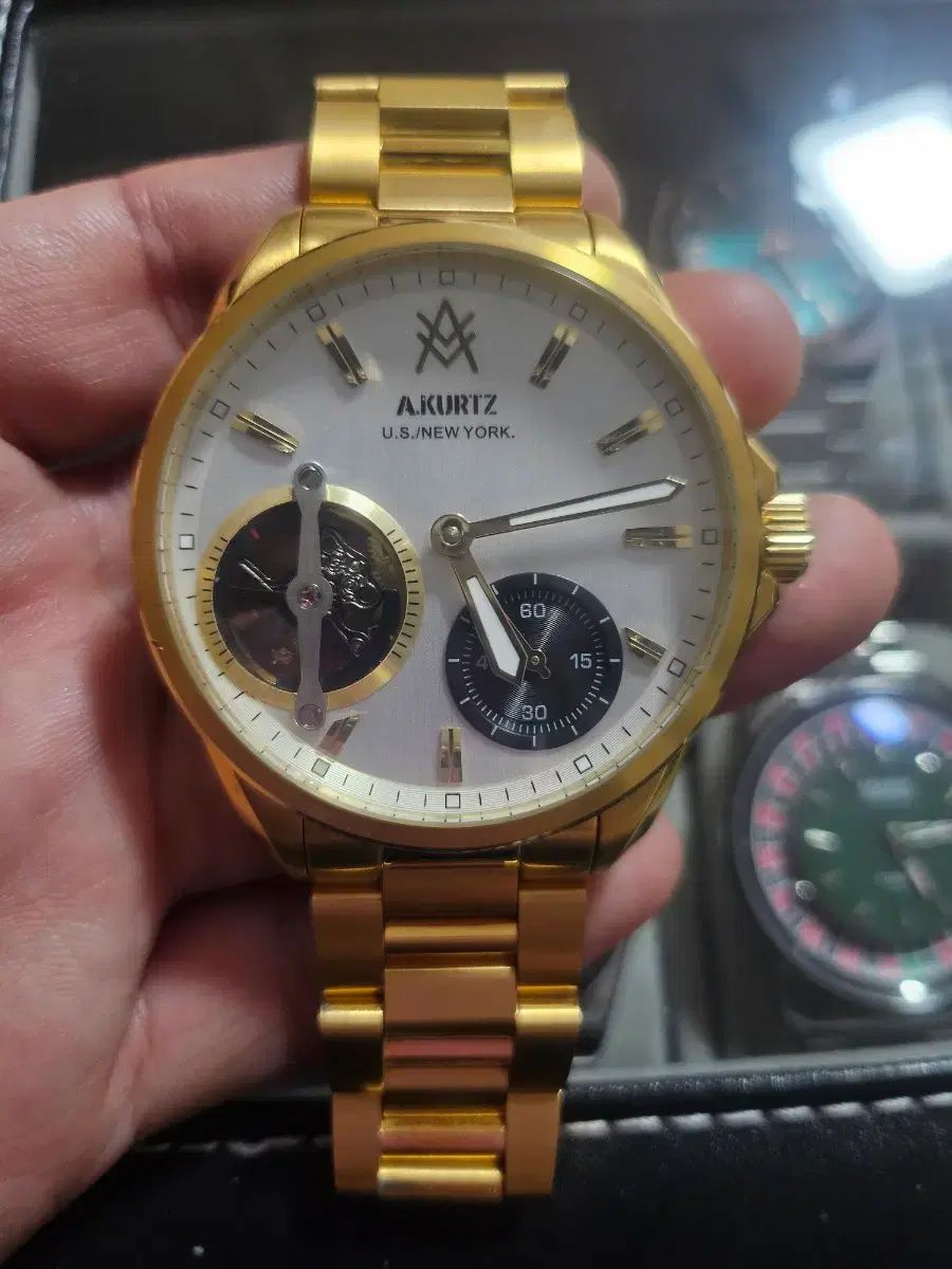 エイカーツ オープンハート 手巻き時計