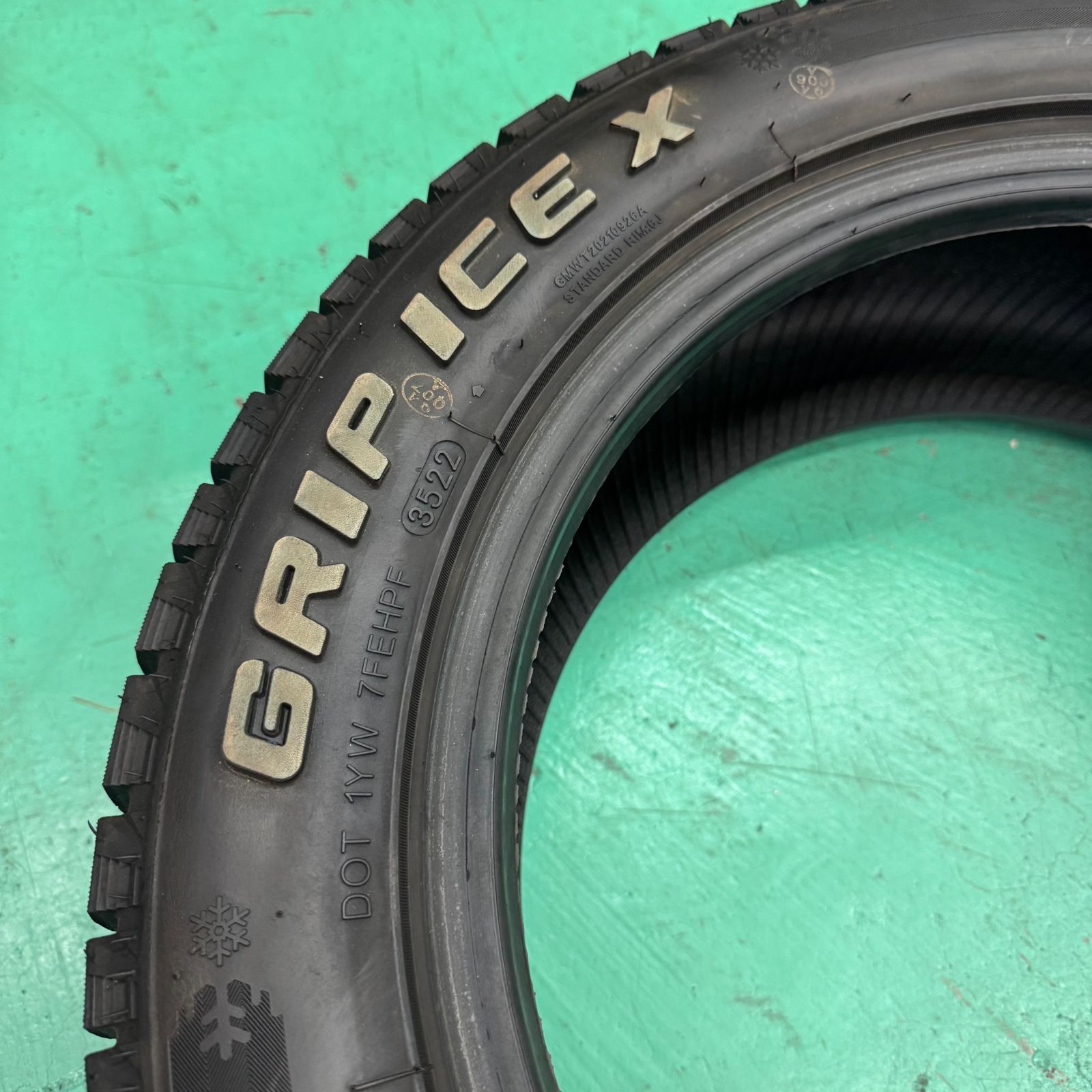 特売】22年製 バリ溝 195/55R16 グリップマックス 8-9分山 4本 ノート