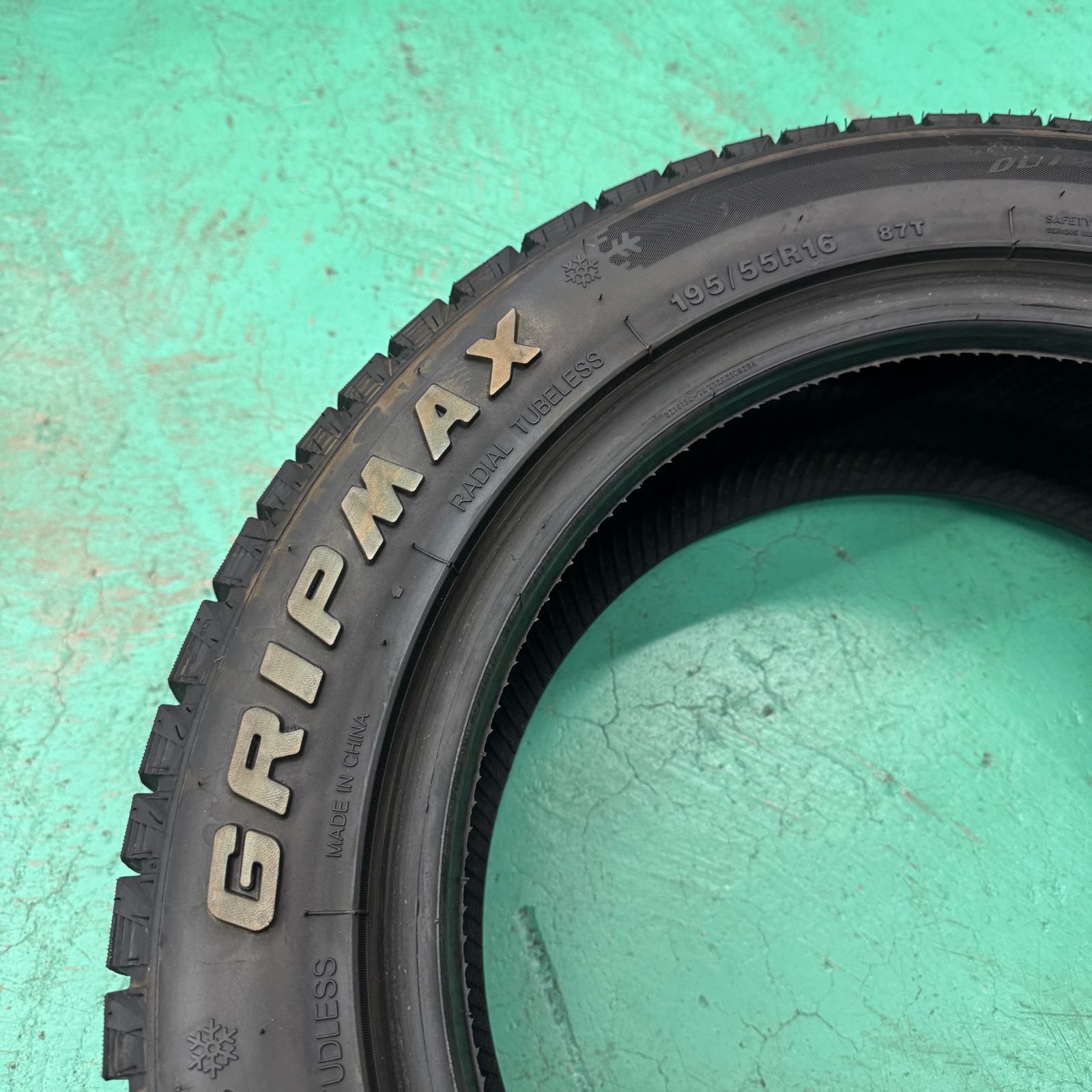 特売】22年製 バリ溝 195/55R16 グリップマックス 8-9分山 4本 ノート