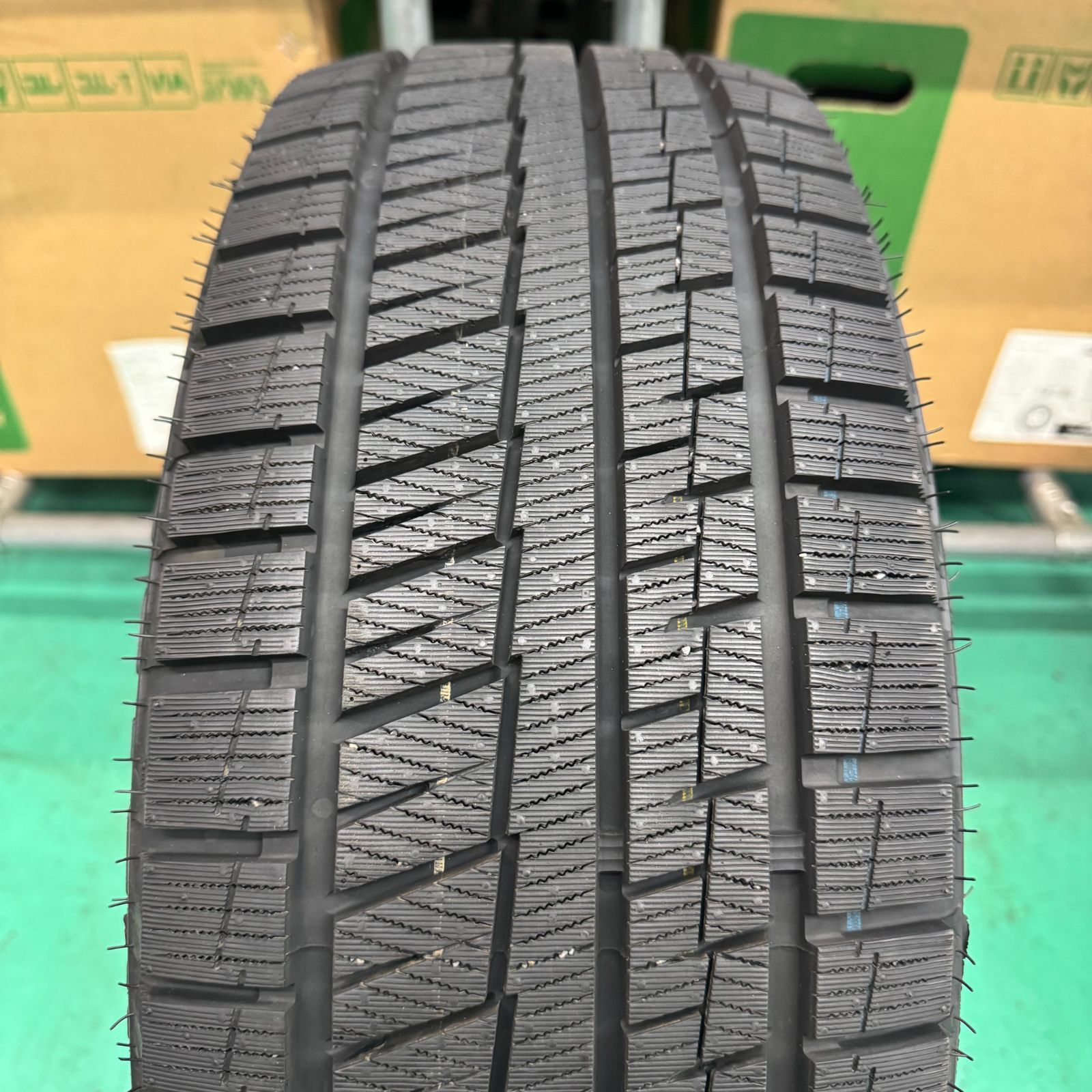 特売】22年製 バリ溝 195/55R16 グリップマックス 8-9分山 4本 ノート 