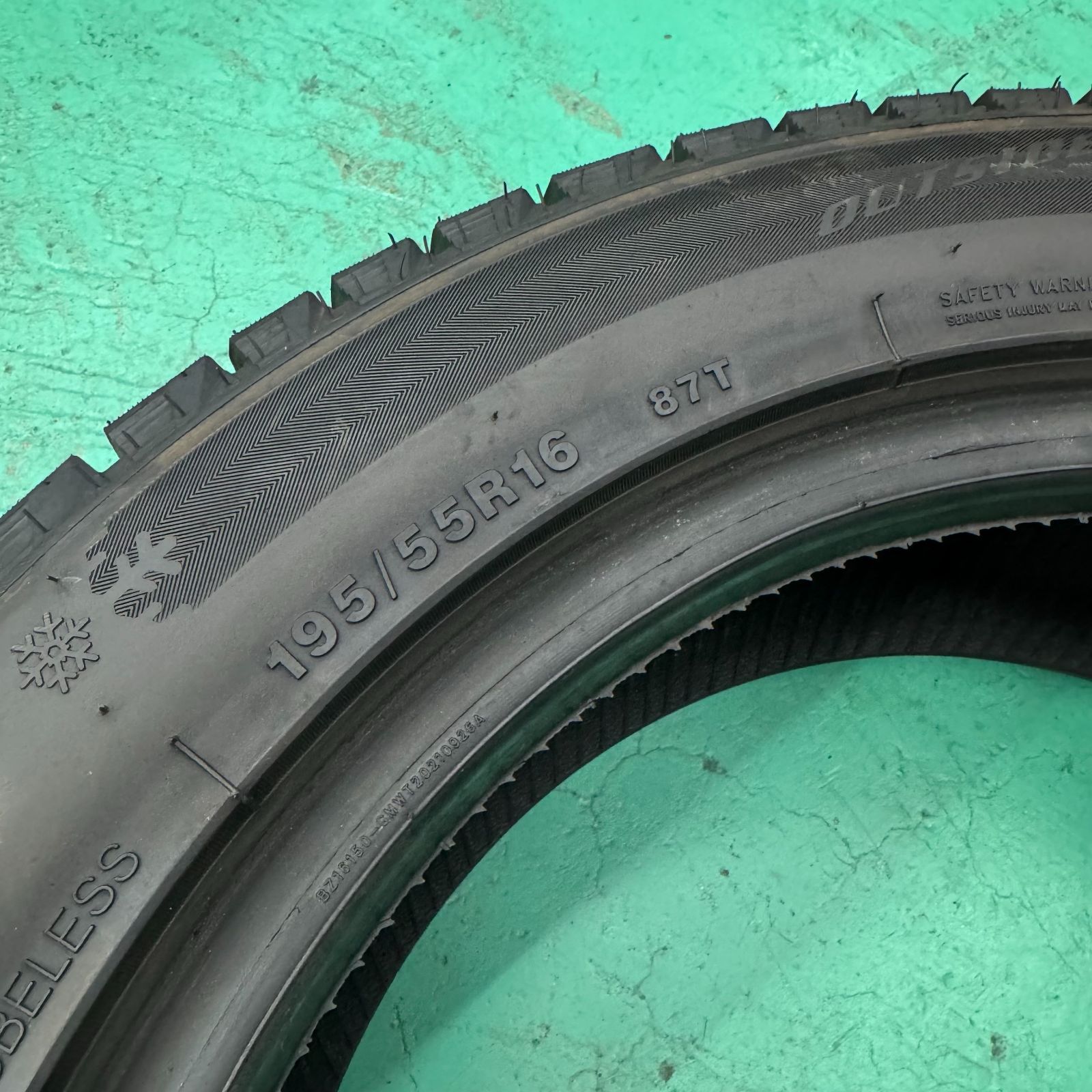 特売】22年製 バリ溝 195/55R16 グリップマックス 8-9分山 4本 ノート
