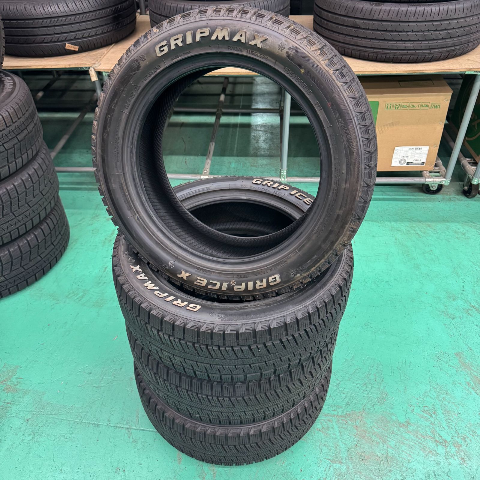 特売】22年製 バリ溝 195/55R16 グリップマックス 8-9分山 4本 ノート 
