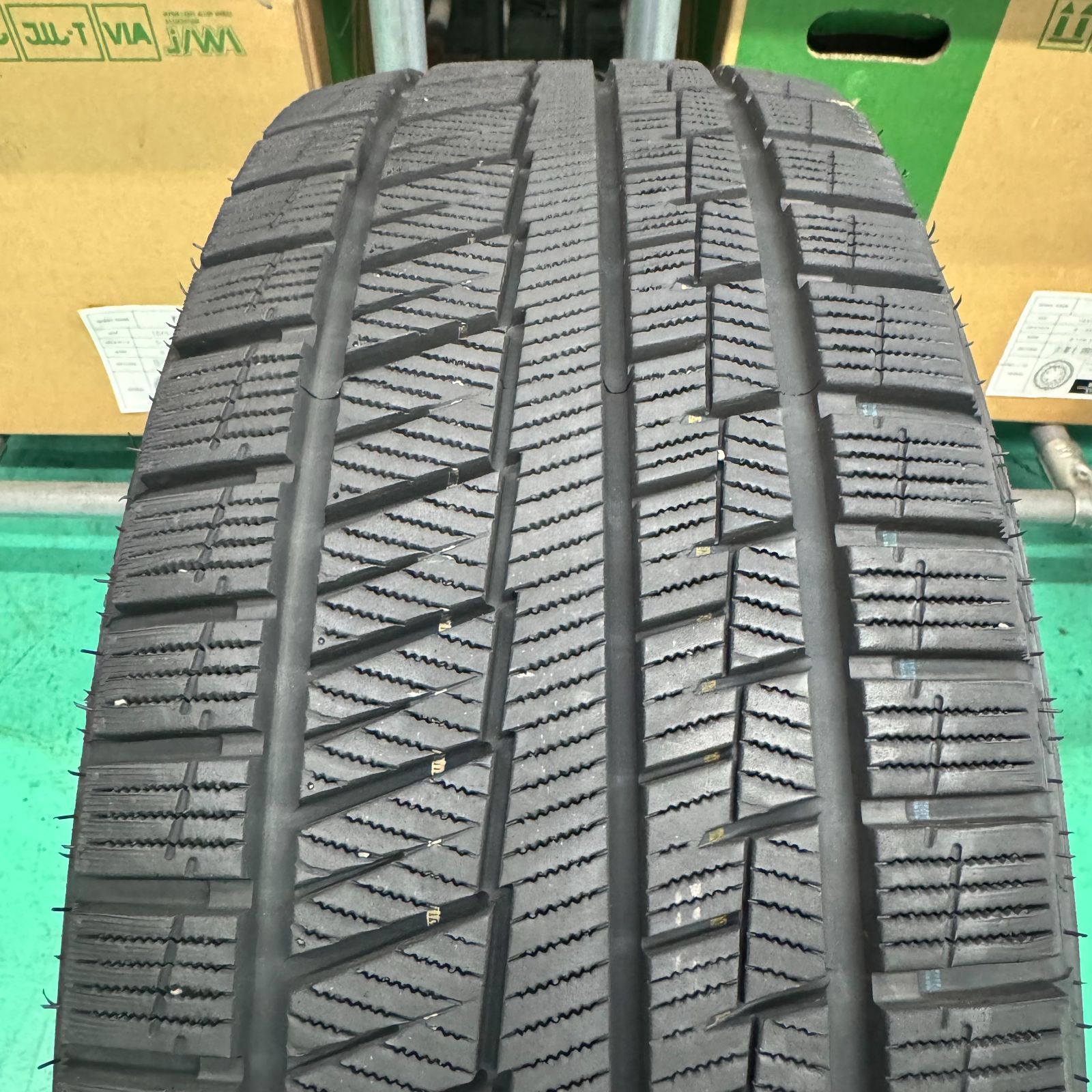 特売】22年製 バリ溝 195/55R16 グリップマックス 8-9分山 4本 ノート