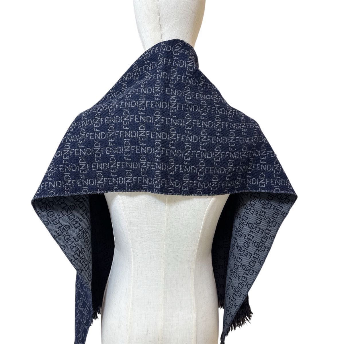 美品□ FENDI フェンディ ロゴ柄 ウール マフラー 紺×グレー 【公式通販】