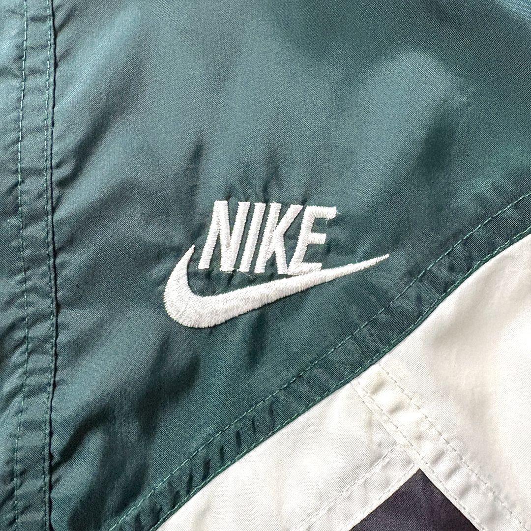 NIKE ナイキ ナイロンジャケット ウインドブレーカー L グリーン 緑 白