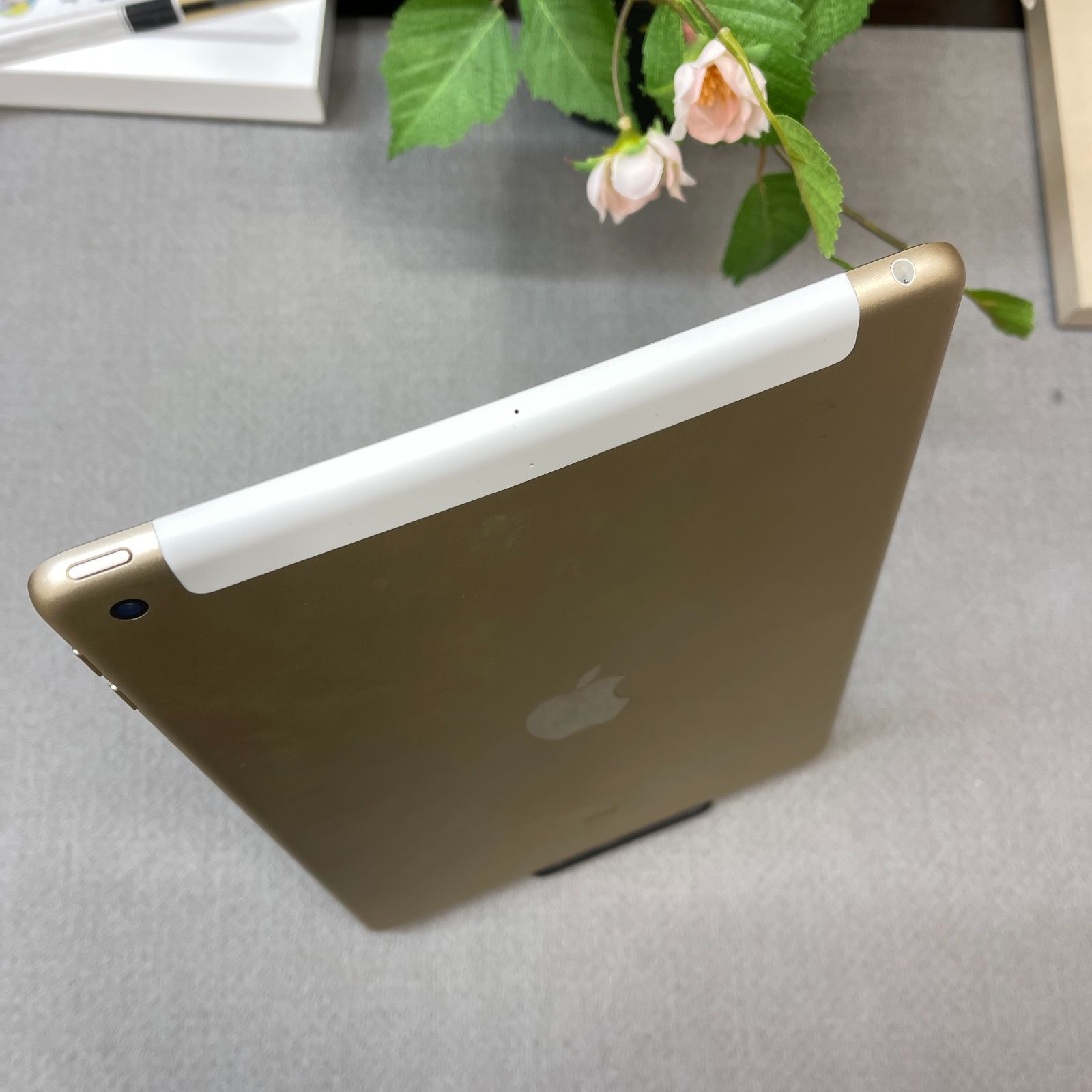 バッテリー94% iPad 第5世代 32GB ゴールド WiFi + Cellular 送料無料