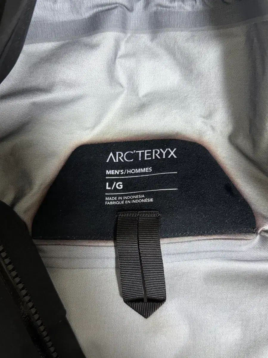 ARC TERYX アークテリクス ブラック ウィンドブレーカー ジャケット L サイズ