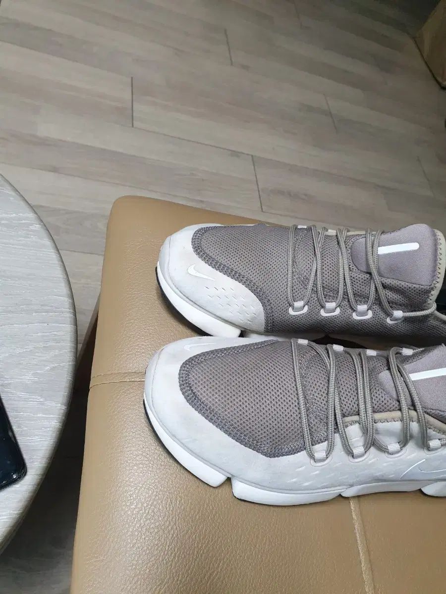  ナイキ ランニングシューズ グレー 白 250 登山靴 トレッキングシューズ アウトドアシューズ