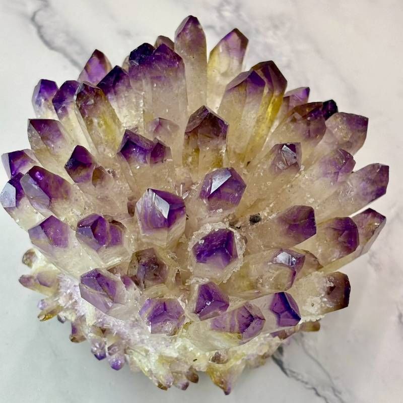 274 結晶美が映える天然石