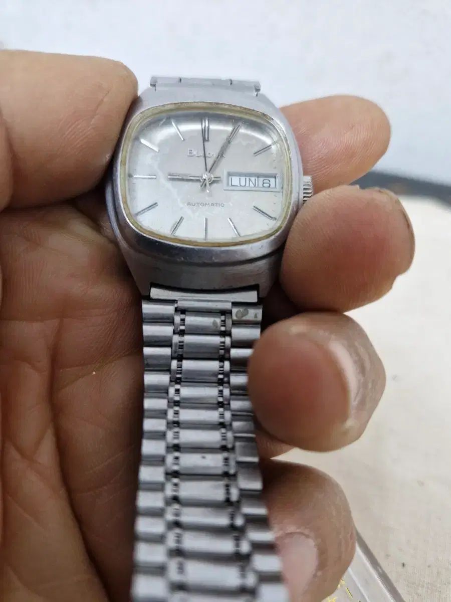 オートマチック スイス ブローバ リストウォッチ です