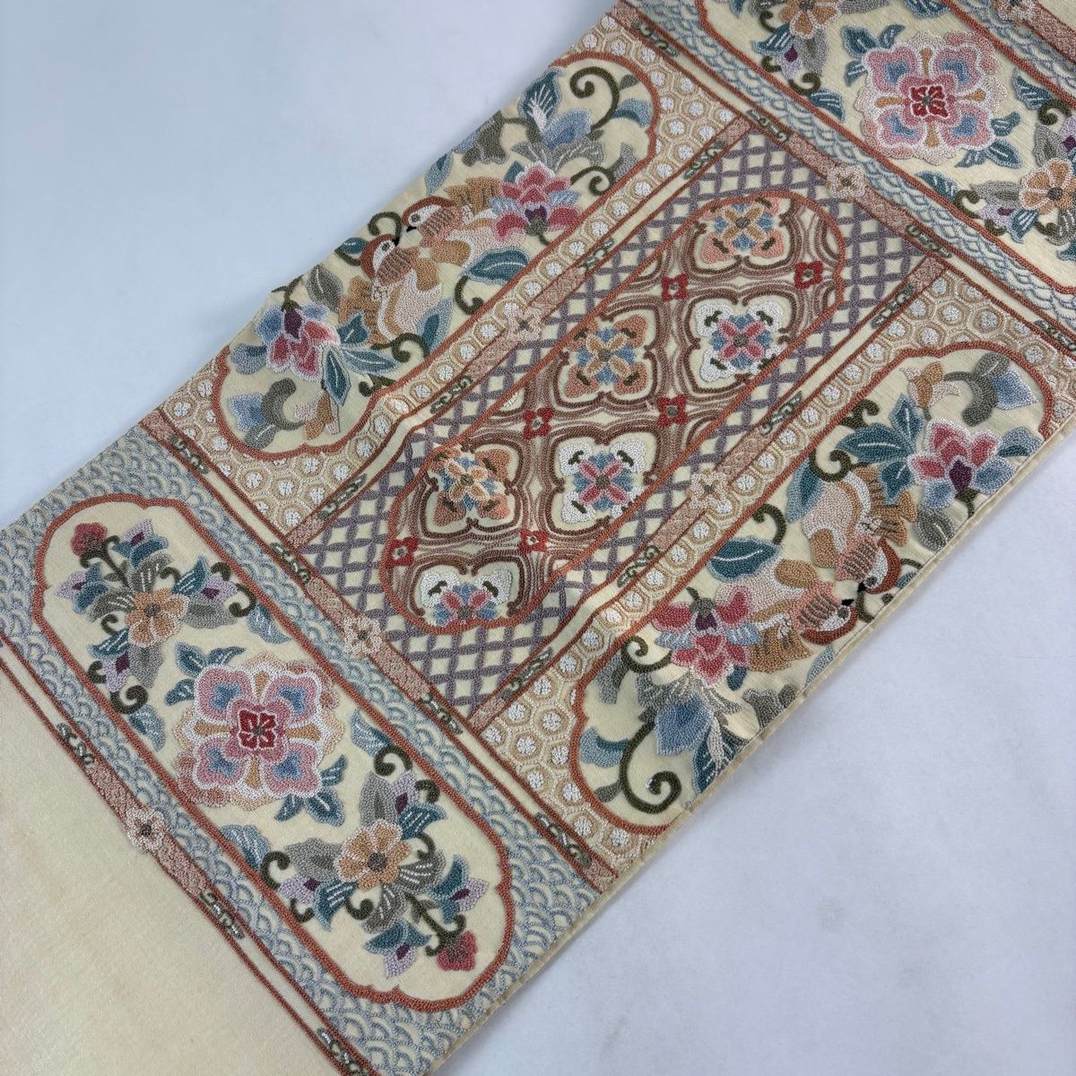 袋帯 逸品 中国明綴帯 向かい鳥 華文 金糸 相良刺繍 ベージュ お太鼓柄