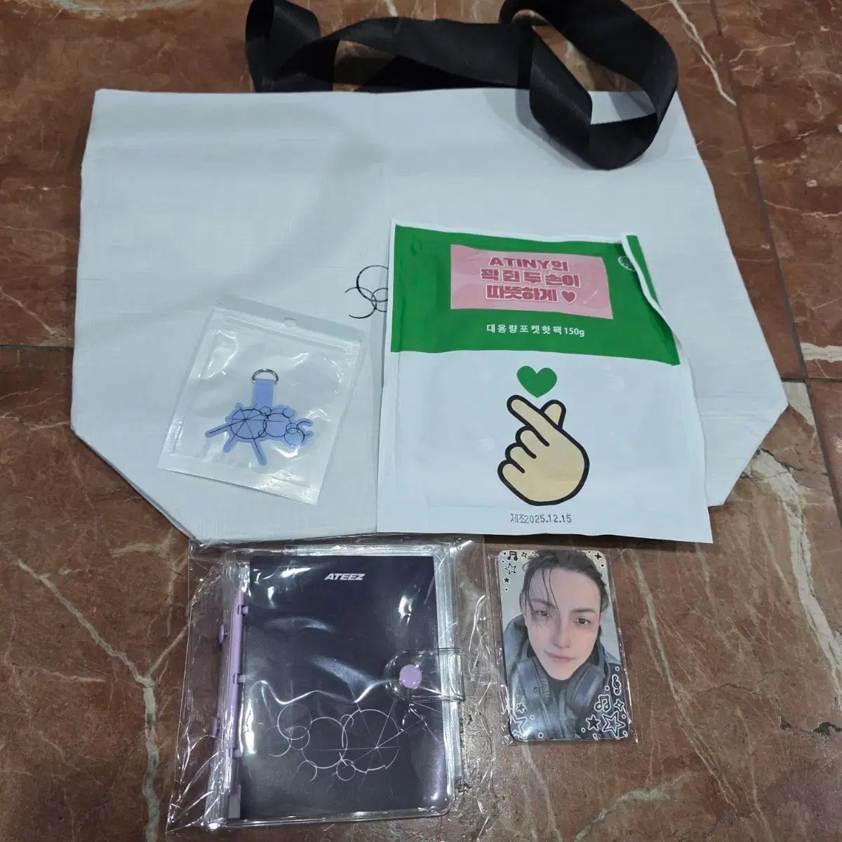 ATEEZ エイティーズ アチズ ゴールデンアワー Part 4 公開番組 コンバン サノク キット 俳優グッズ 季節限定グッズ