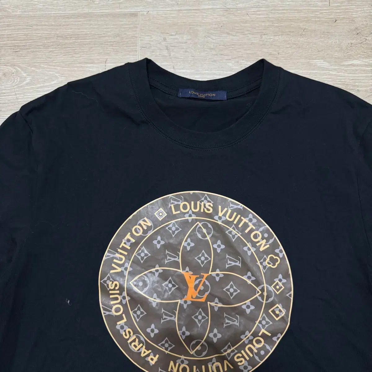 ルイヴィトン ブラック ロゴ プリント 半袖 Tシャツ