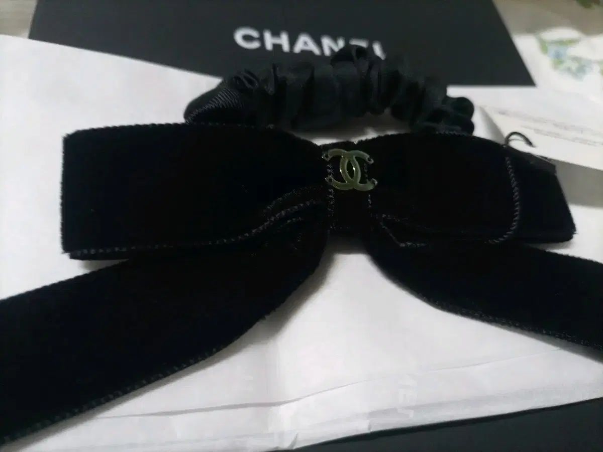 正規品 CHANEL ツアーベルベット リー リボンヘアシュシュ ヘアバンド