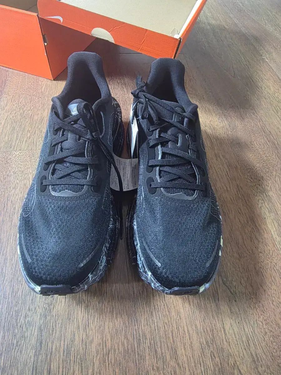 ナイキ メンズ ランニングシューズ ブラック ボメロ ム 265