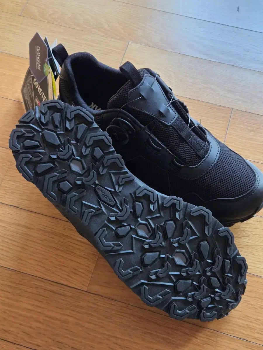 BLACK YAK トレッキングシューズ