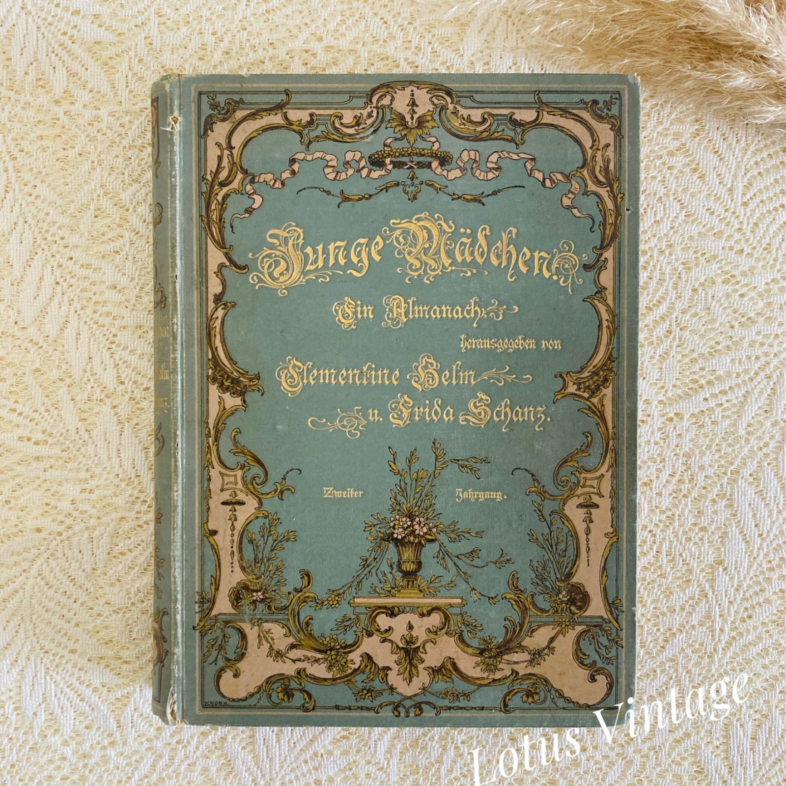 【定番人気，2025】 インテリアやカフェなどの装飾に 古い洋書 vintage Book シャビー レトロ