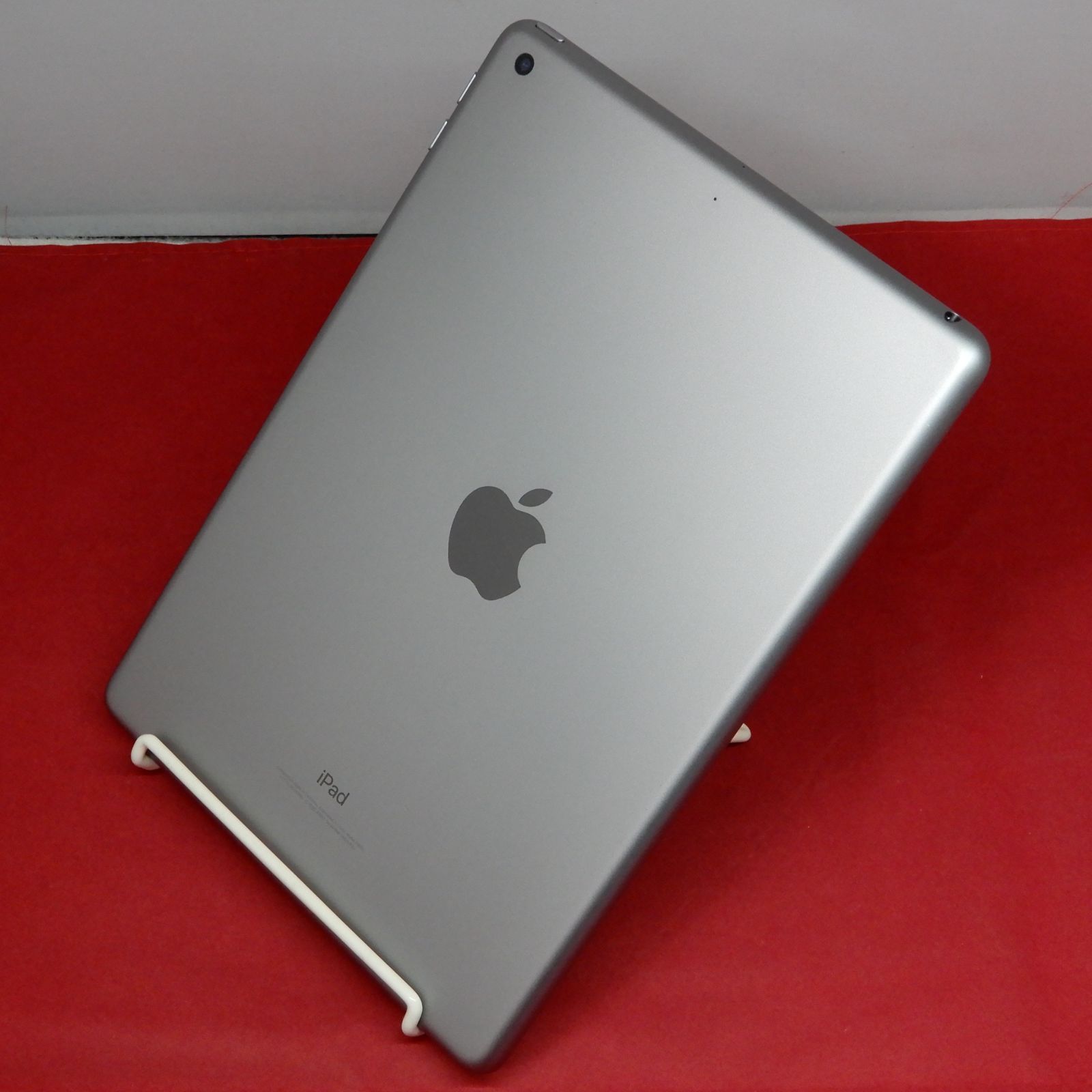Apple MR7F2J/A iPad (第6世代) Wi-Fiモデル 9.7インチ 32GB スペース