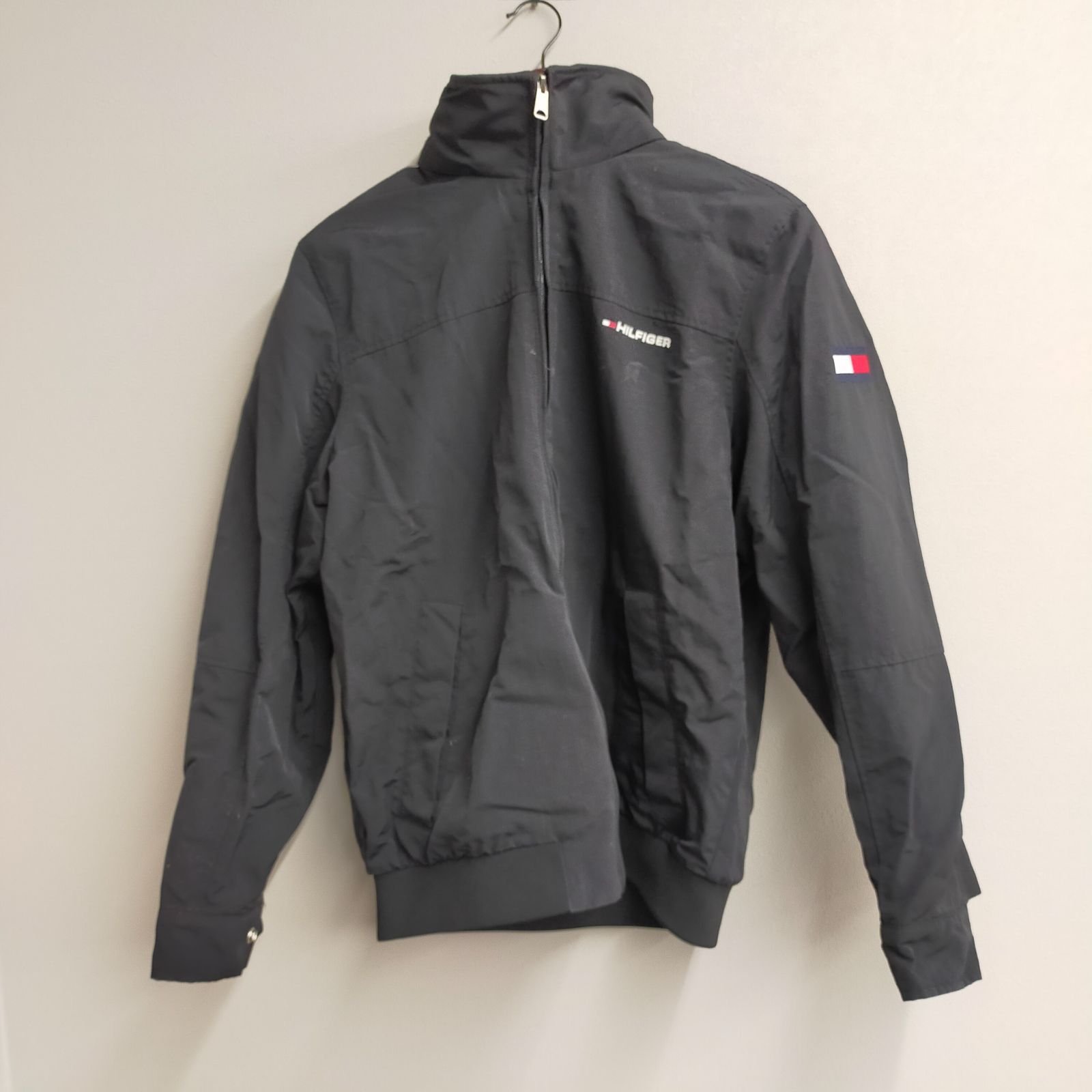 N1090 Tommy Hilfiger ナイロンジャケット フード収納可 フード付 