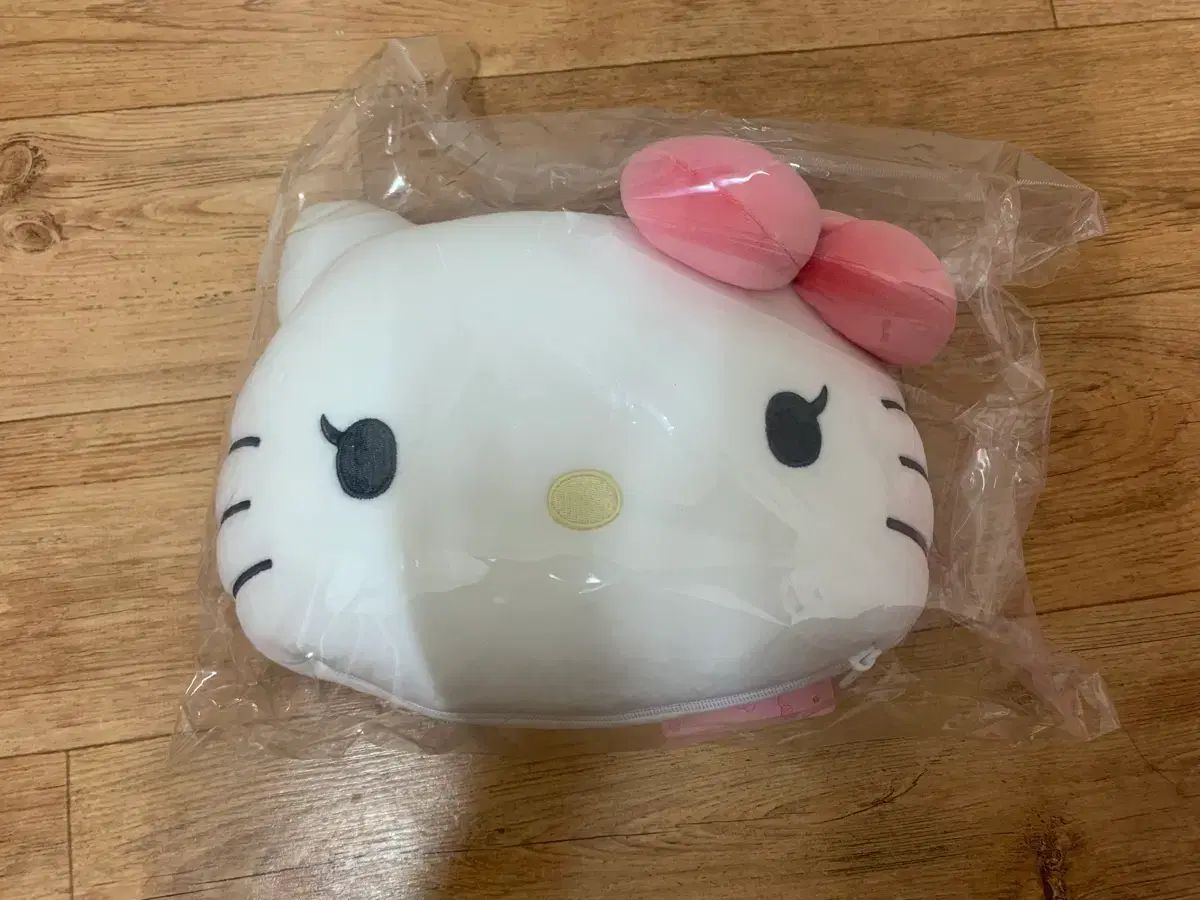 ハローキティ x ジス コラボ リバース ネックピロー