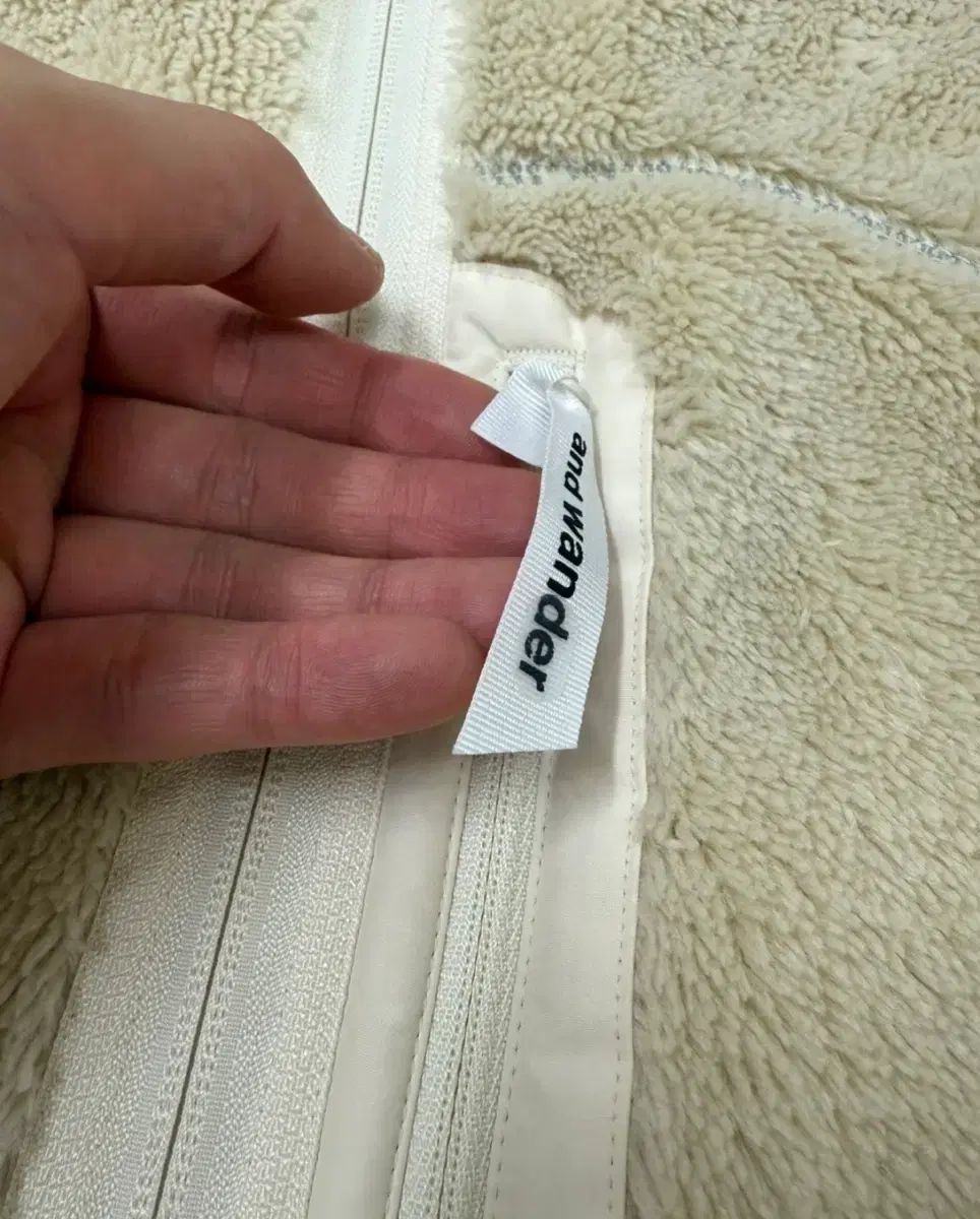  アンドワンダー ハイロフト Lサイズ 9 8 10 写真撮影後 一度も着用していません その他 アウター