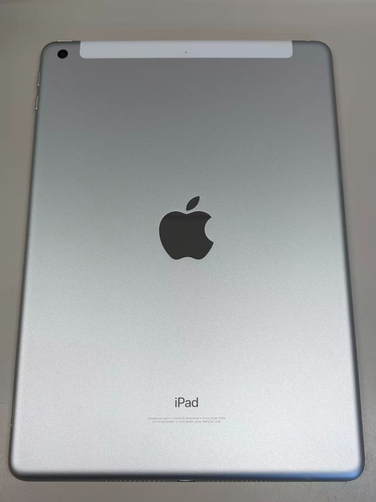 【訳あり】Apple iPad 第6世代 32Gシルバー 極美品iPad (第6世代) 128GB SV 訳アリ - メルカリ