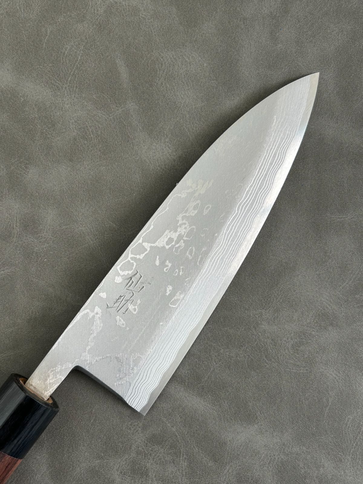 訳あり 仙助 包丁 出刃 ダマスカス 安来鋼青紙2号 180ｍｍ 紫檀シノギ柄 41