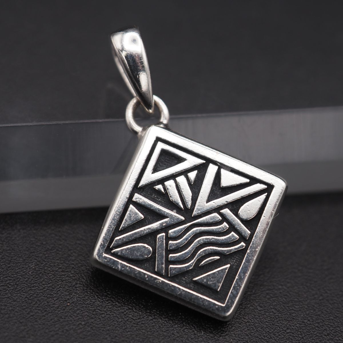 M569 ヴィンテージ 925刻印 ペンダント トップ 彫刻 デザイン シルバー