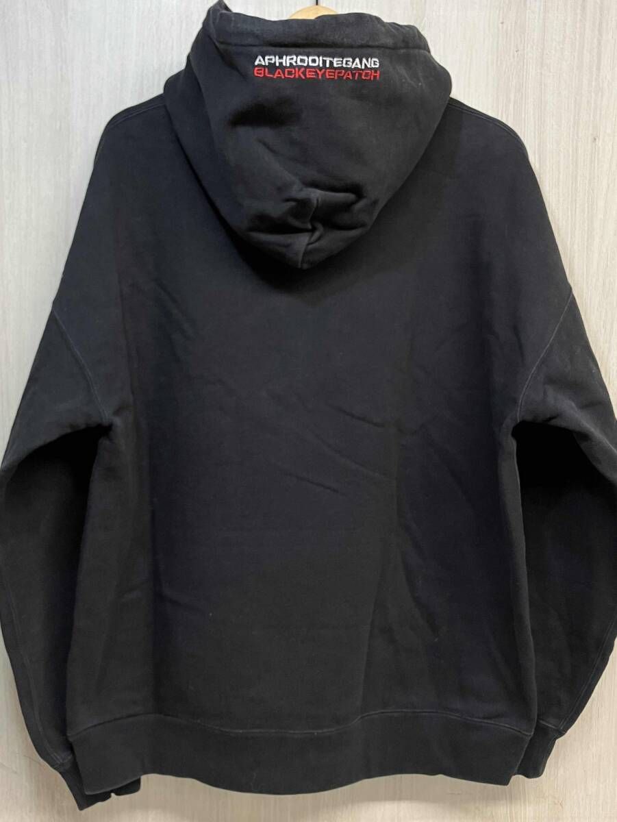 BLACK EYE PATCH × APHRODITEGANG スウェット プルオーバー パーカー