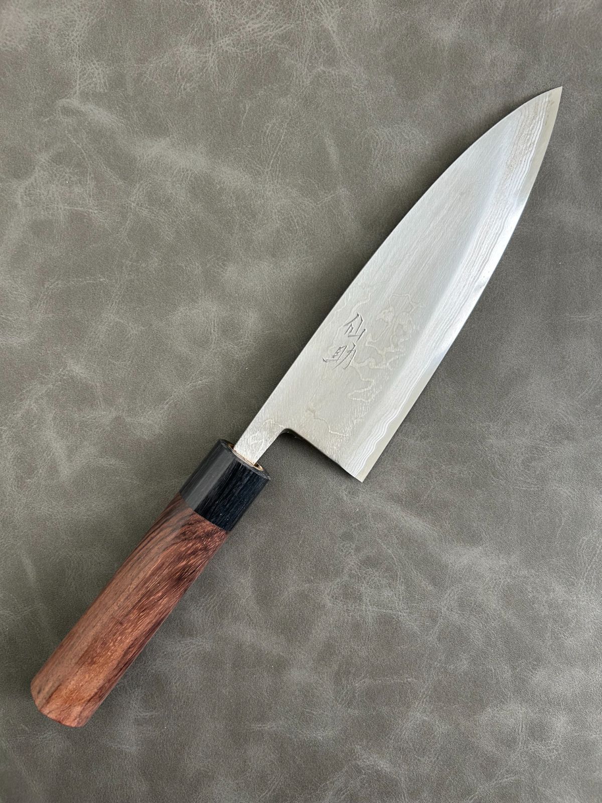 訳あり 仙助 包丁 出刃 ダマスカス 安来鋼青紙2号 180ｍｍ 紫檀シノギ柄 45