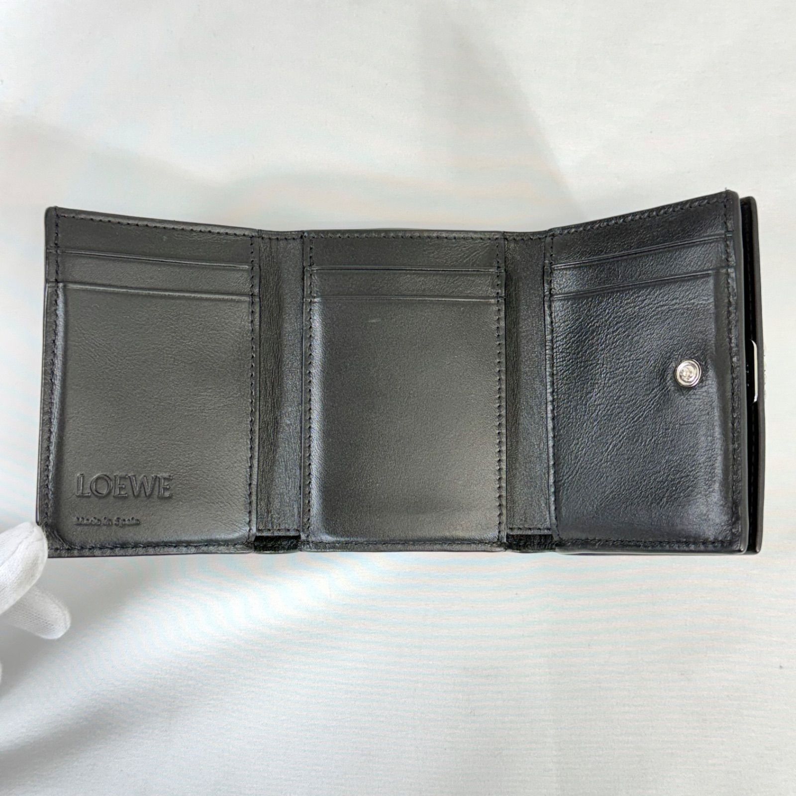 人気・美品】LOEWE ロエベ アナグラム トライフォールド Wホック 