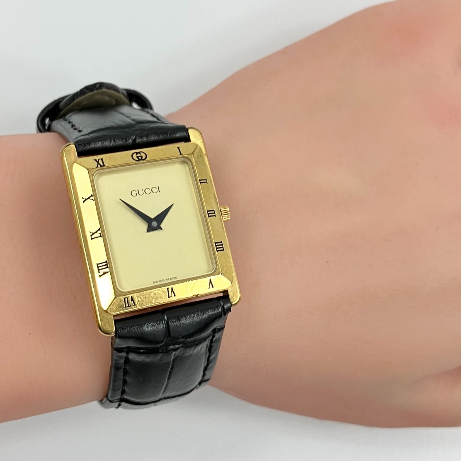 中古グッチ GUCCI スクエア レザーベルト 時計 GUCCI 4200M 腕時計 