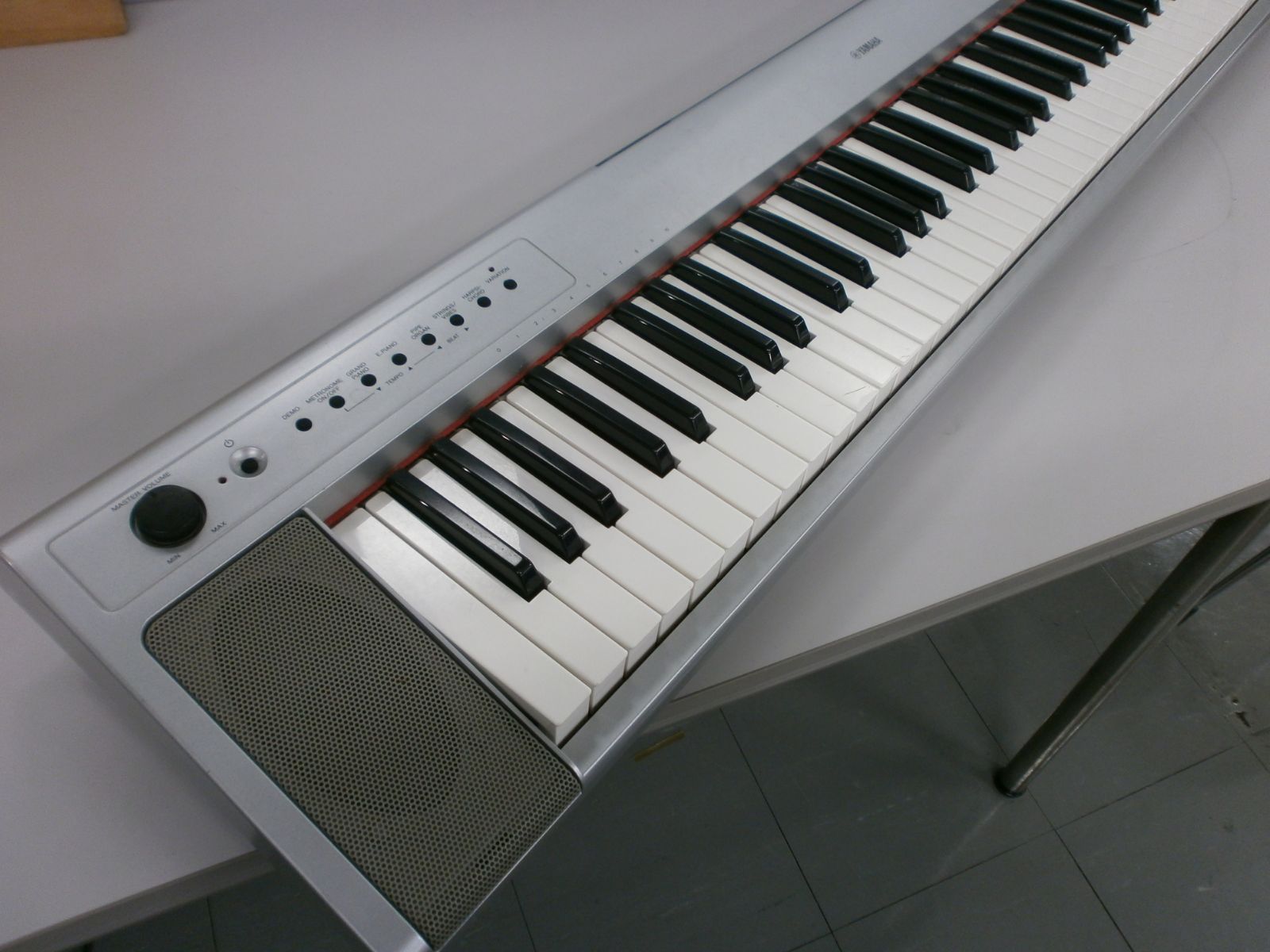 現地引取のみ・配送不可】デジタルキーボード（YAMAHA piaggero NP-31S