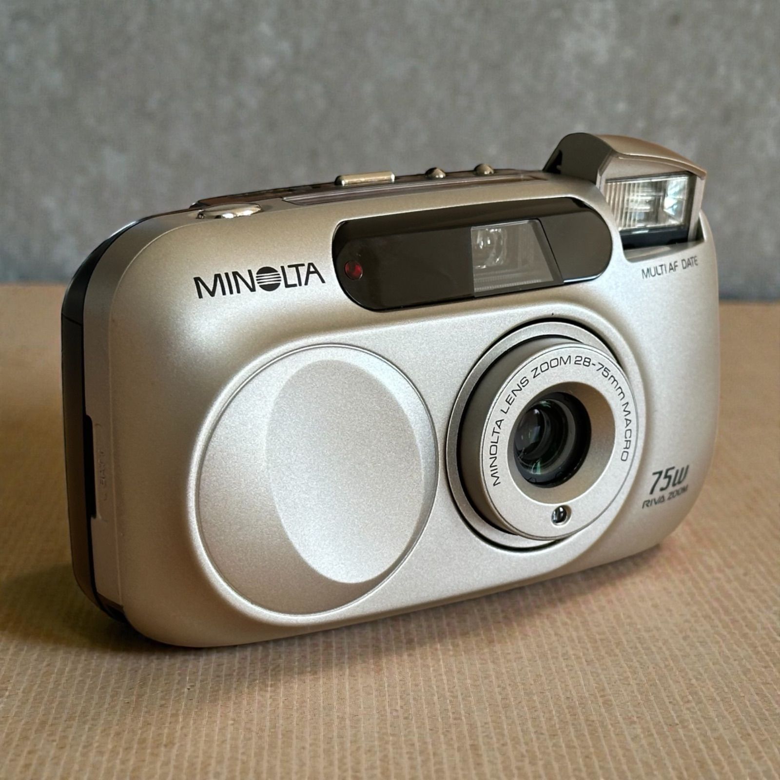 MINOLTA 75W コンパクトフィルムカメラ 動作品】美品 ミノルタ MINOLTA 75W RIVA ZOOM フィルムカメラ 動作