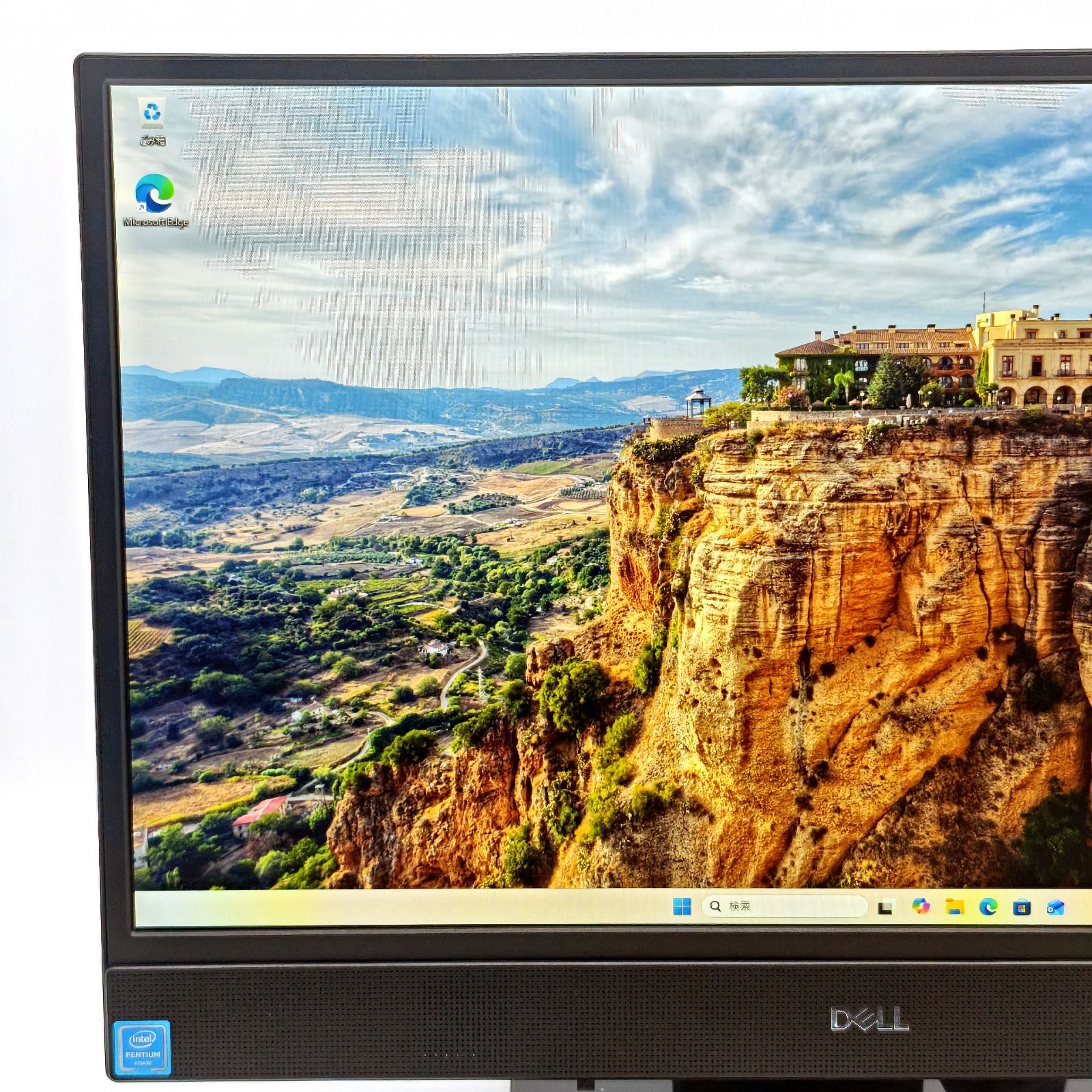 DELL デル Inspiron 3277 AIO Pentium4415U/メモリ4GB/SSD128GB/21.5