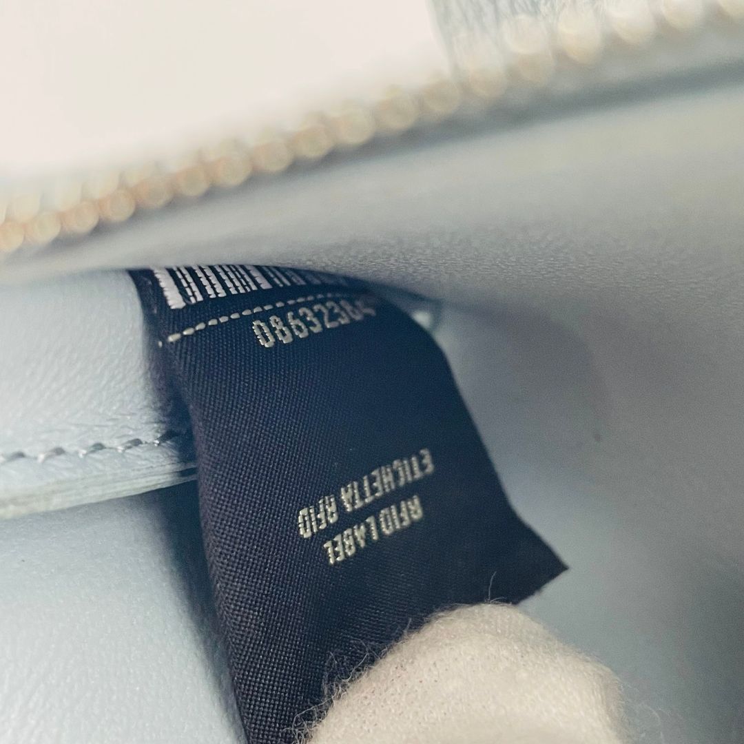 FENDI フェンディ セレリア 三つ折り財布 レザー スカイブルー 箱