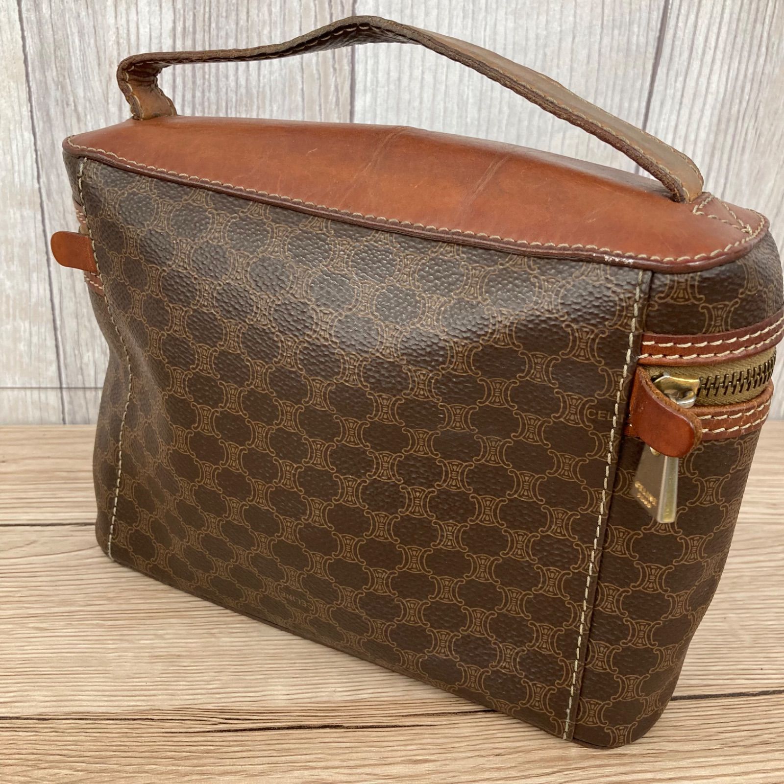 CELINE セリーヌ バニティポーチ マカダム柄 平塚店 衣料品 - メルカリ