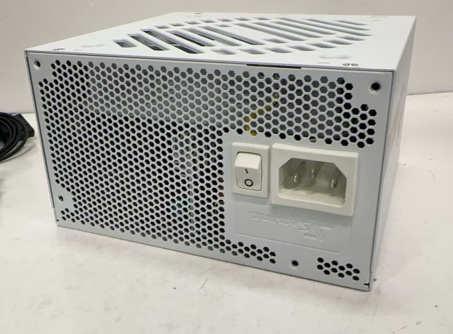 Seasonic 650W GX-650 電源ユニット ホワイト 922705++ 4711173878704
