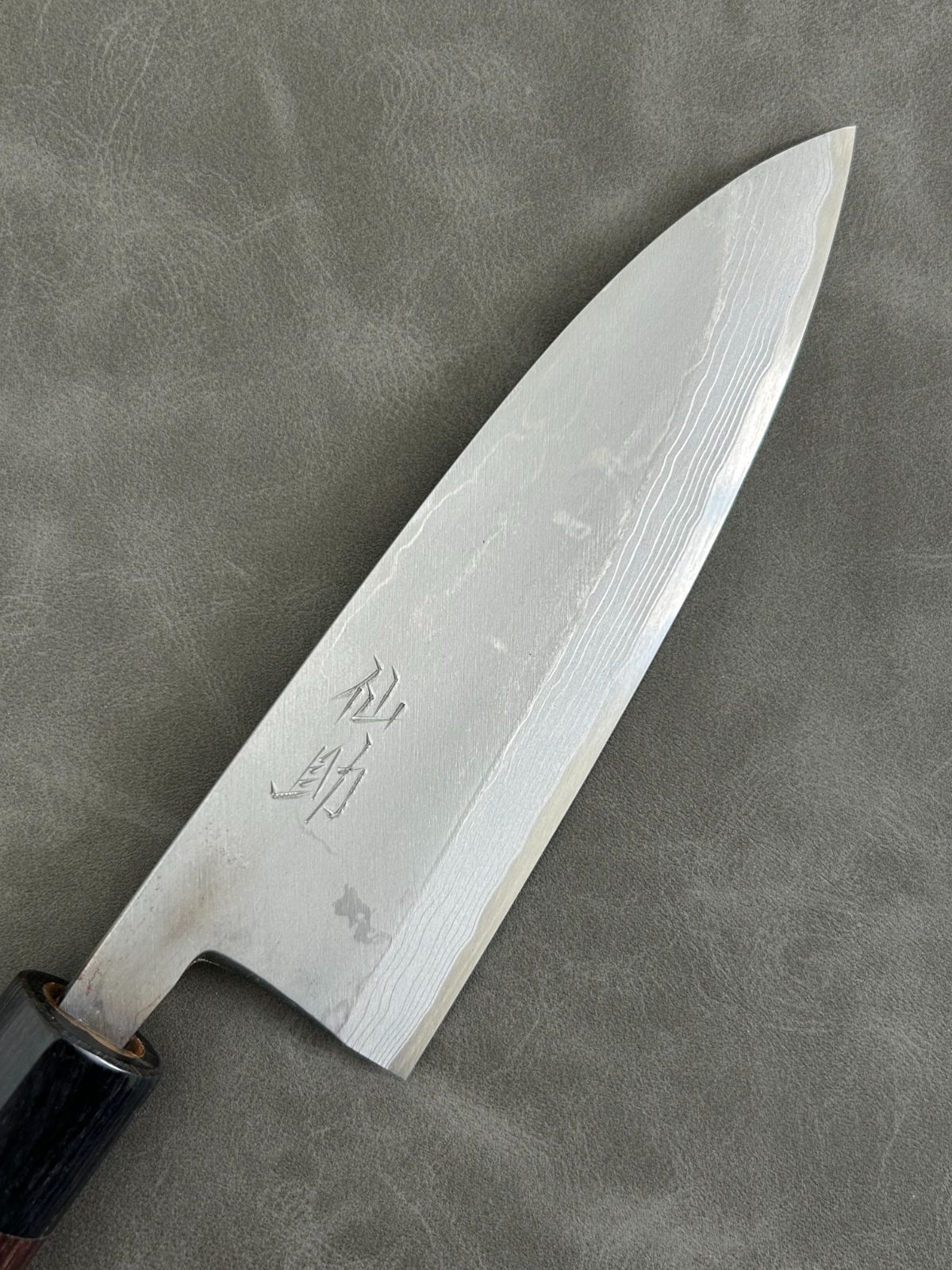 訳あり 仙助 包丁 出刃 ダマスカス 安来鋼青紙2号 165ｍｍ 紫檀シノギ柄 50