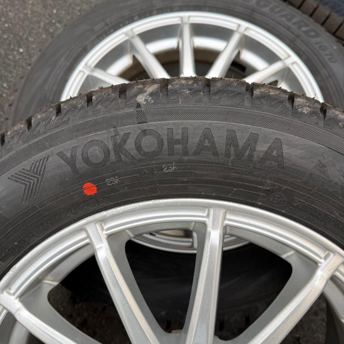 早期出品終了ありノートキューブアクア他などに。バリ山 スタッドレス 
