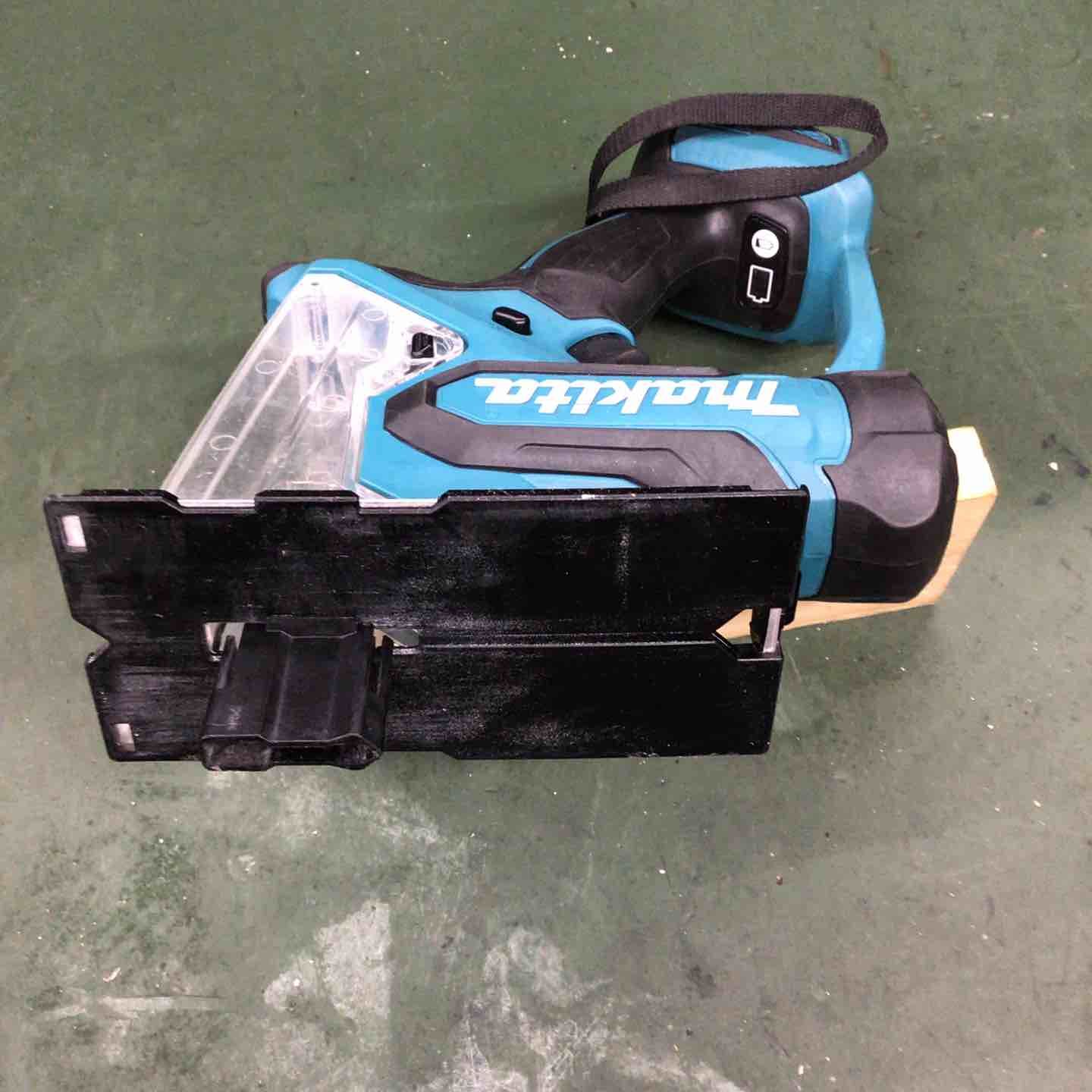 makita コードレスボードカッタ