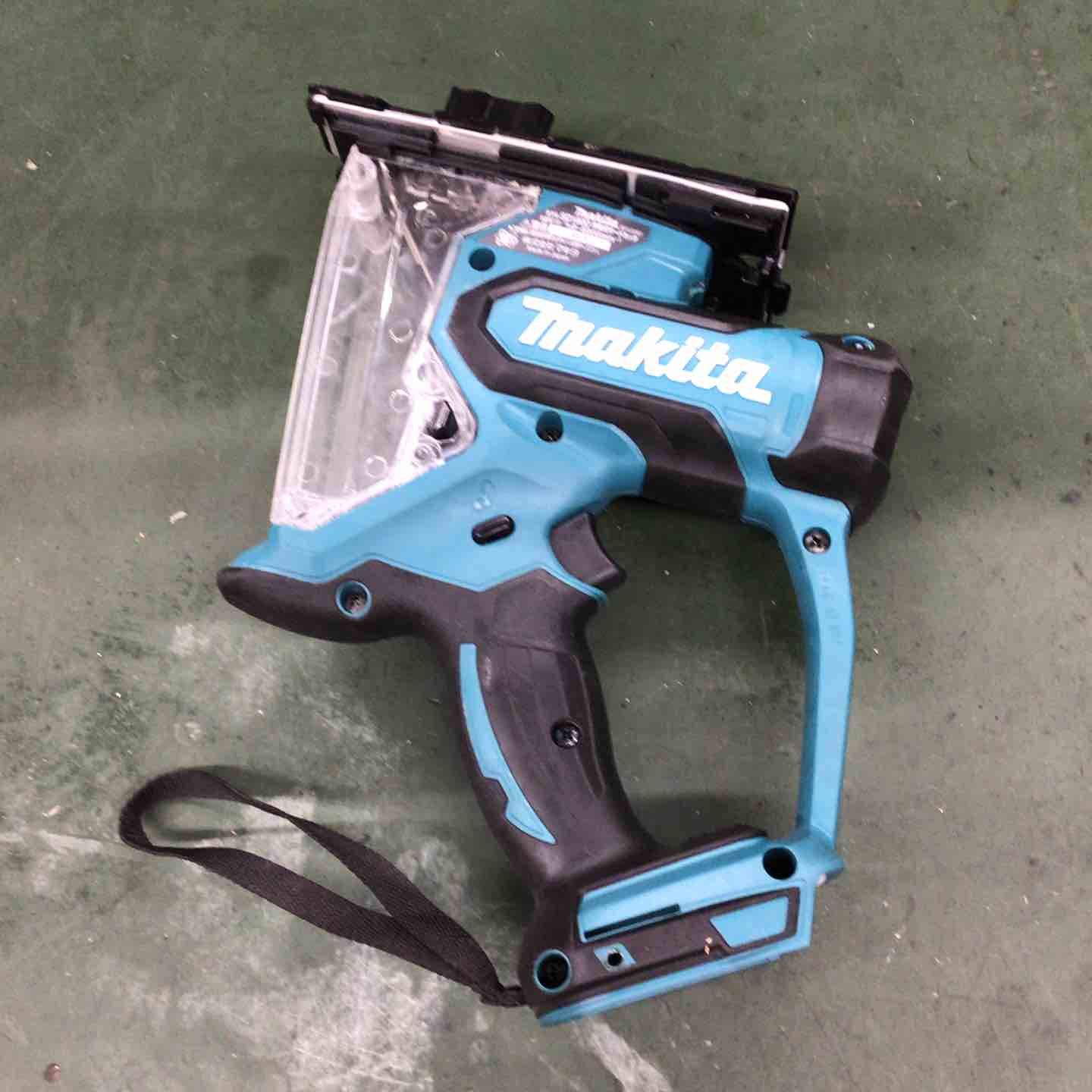マキタ makita コードレスボードカッタ SD 180 DZ