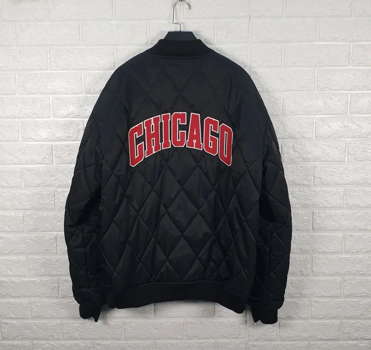 105 NBA シカゴ ブルズ キルティング アウター 公式 Chicago Bulls 