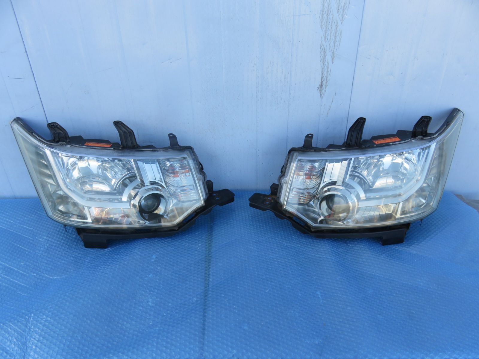 SFC5038/点灯OK 三菱 デリカ D:5 CV5W CV2W CV4W 純正 HID ヘッド 