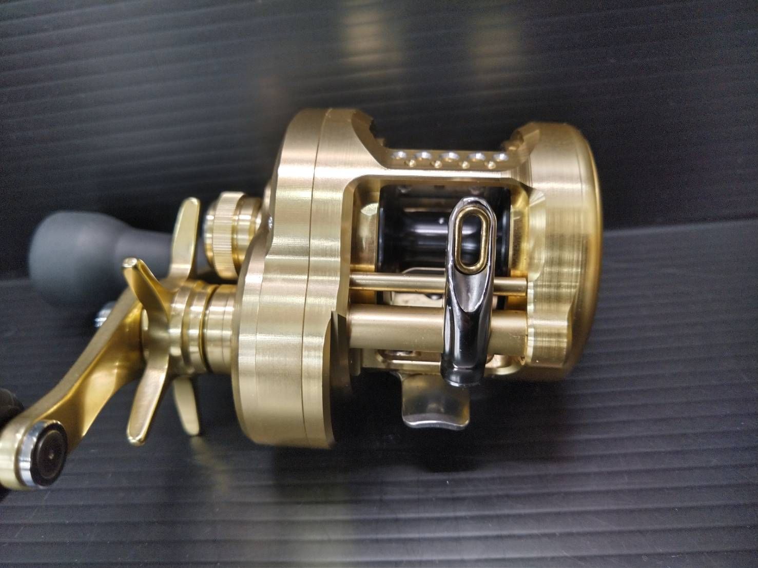 シマノ ２３ カルカッタコンクエスト ＭＤ ３００ＸＧＬＨ バス ソルト ショア オフショア ライトジギング ベイト リール モンスタードライブ 02