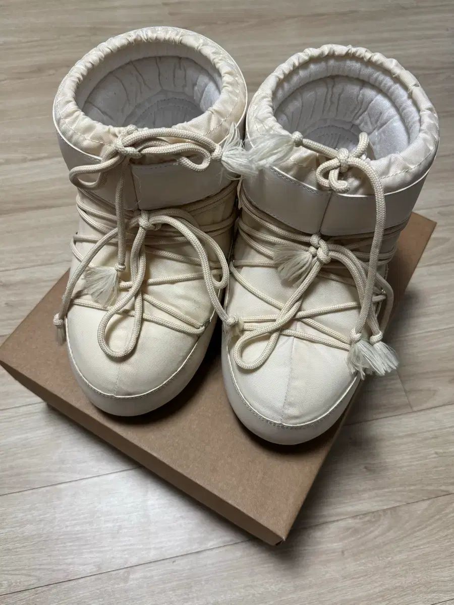 MOON BOOT(ムーンブーツ) クリーム 36/38 【公式通販】
