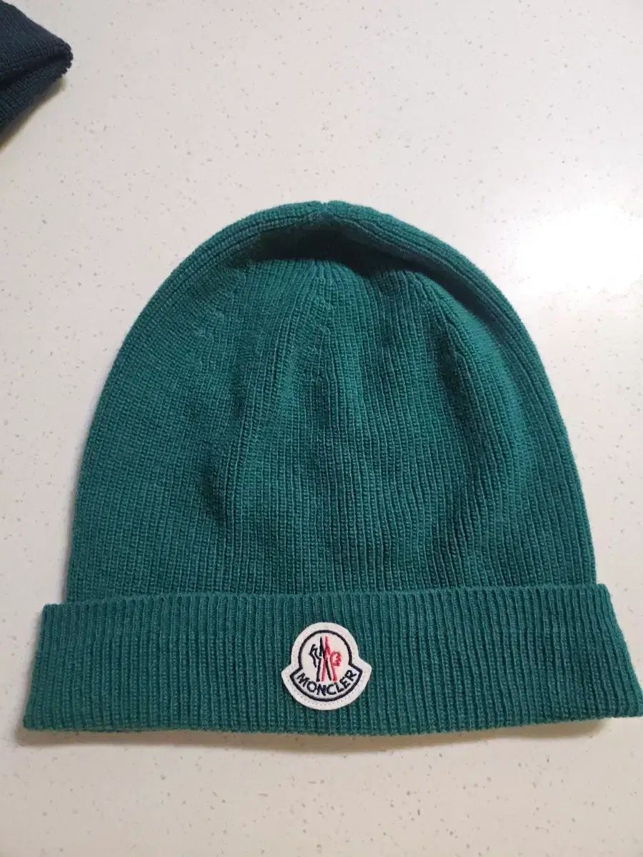 MONCLER ニット帽 　カーキ　ビーニー ビーニー モンクレール グリーン - KHAKIモンクレール メンズ OS
