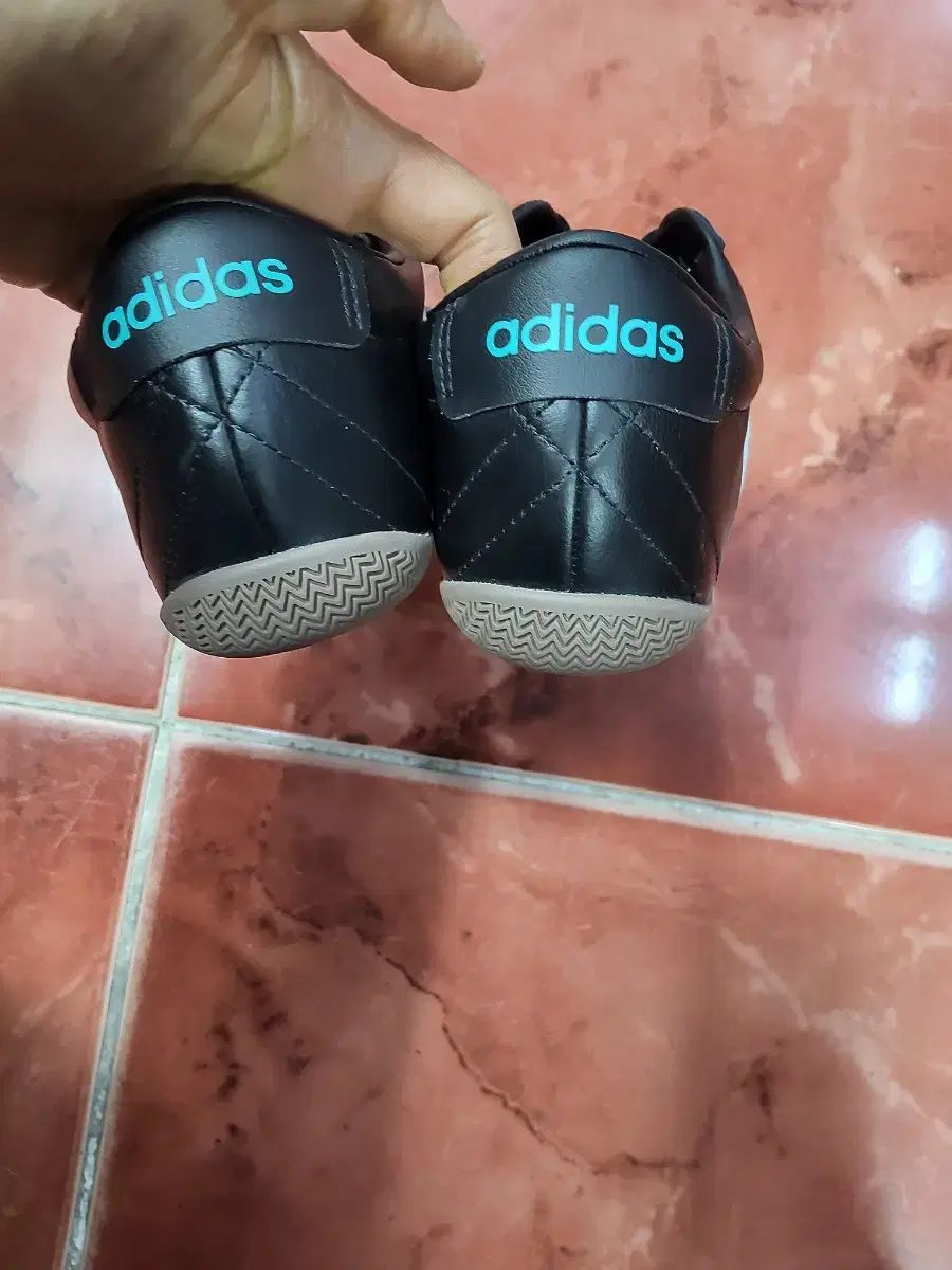 AMGペトロナス スニーカー