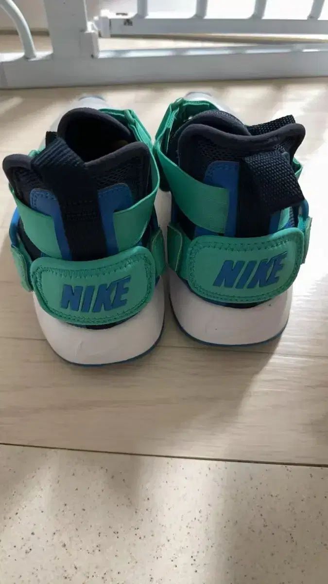 ナイキ アクア リフト グリーン レディース スニーカー