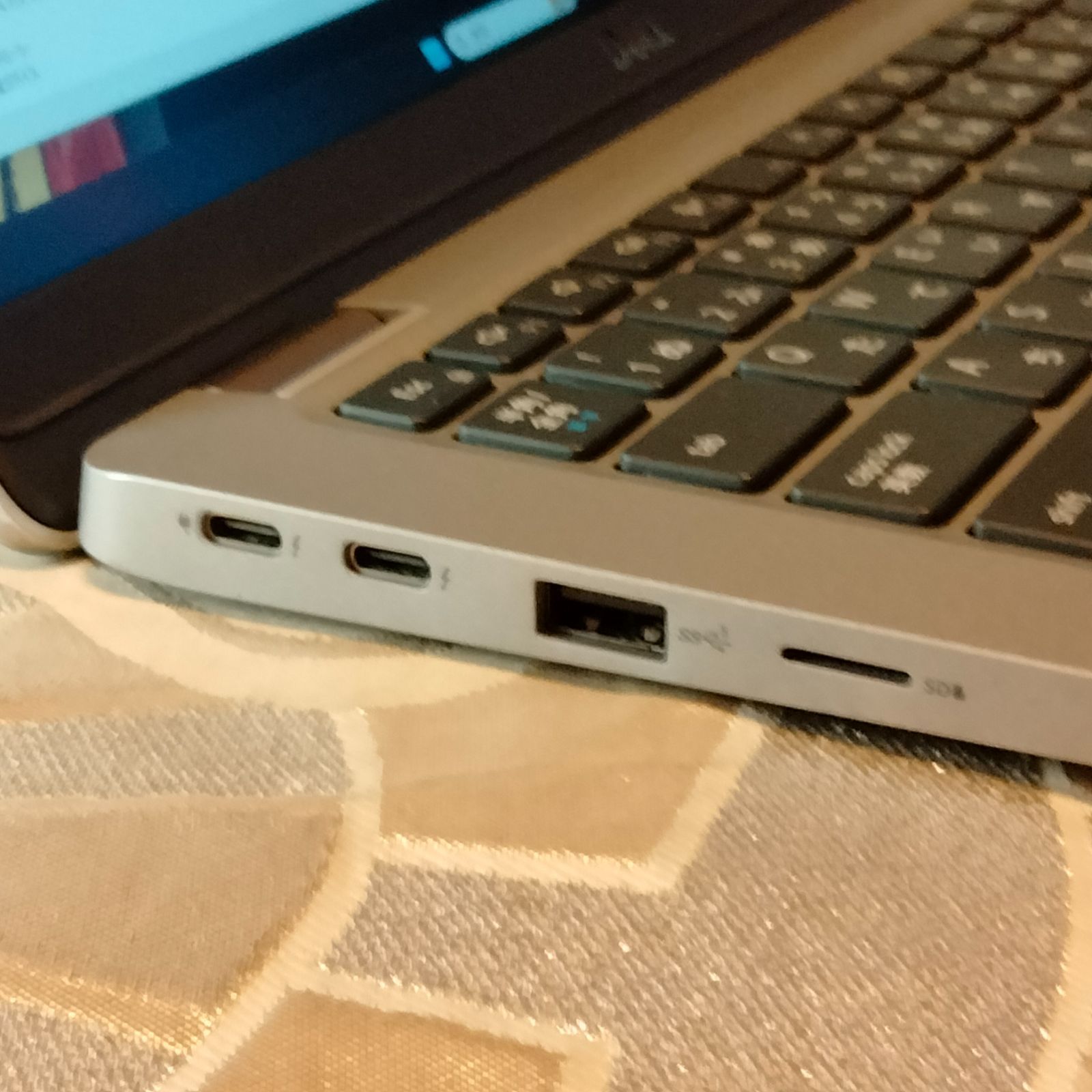 AXX03 12世代 i7 1265U 512G/SSD M.2 16G 1920x1080 Latitude DELL